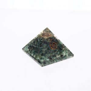  Pyramide orgone en Émeraude